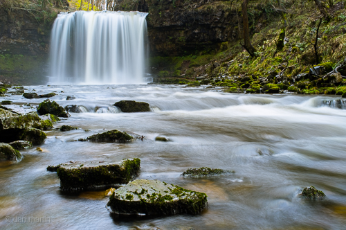 2 seconds of water flowing ---------