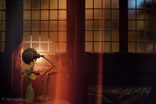 To create A feeling atmosphere without knowing - the viewer estranged from this scene