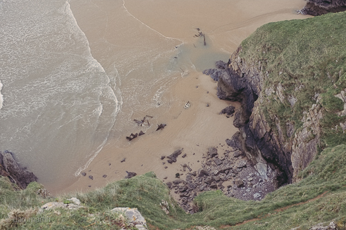 On the edge of the cliff that vertigo as you lean...  see the waves rolling against the shore this viewport