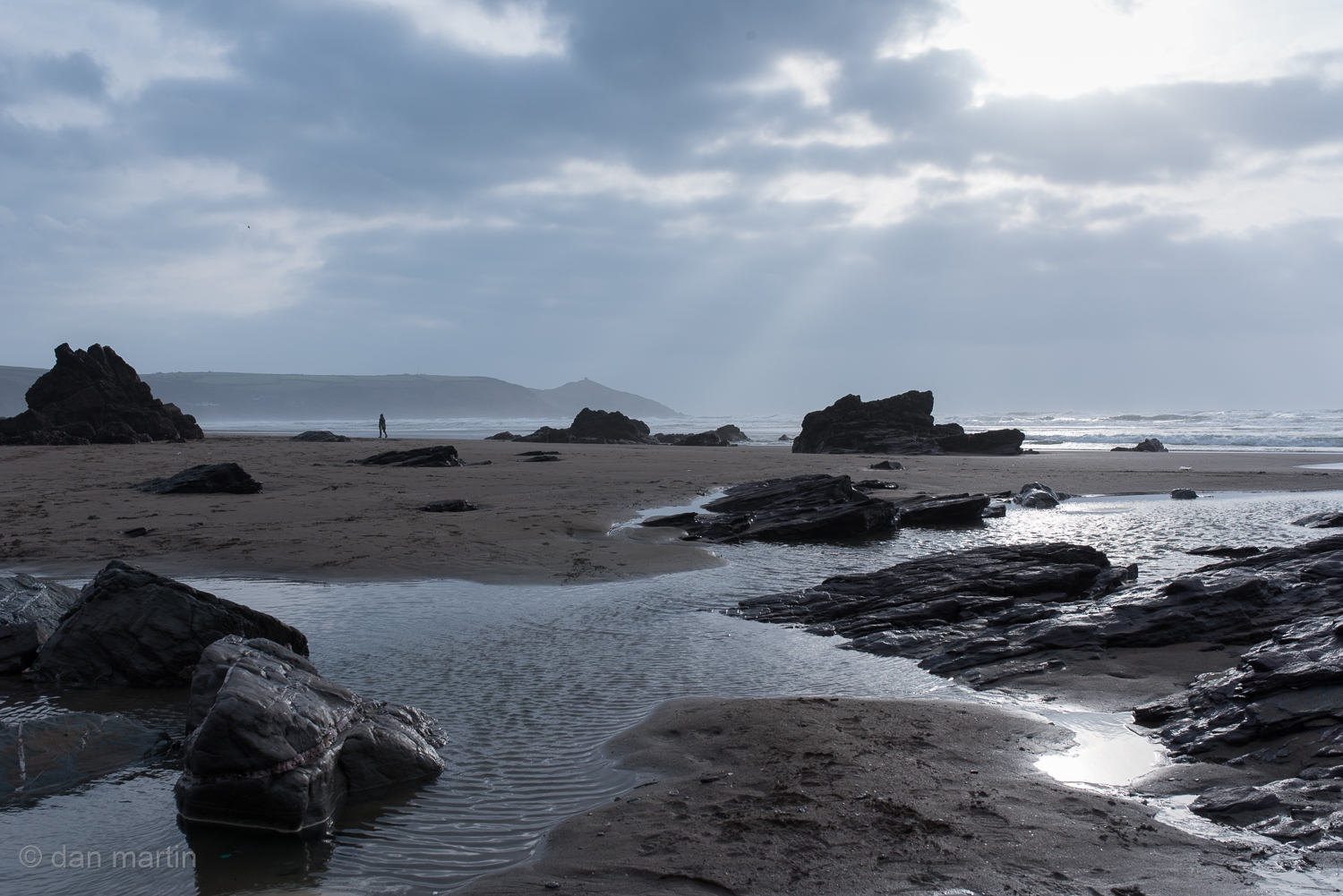 The mist from the sea; a greyscale day interludes of light