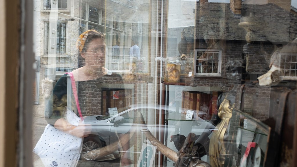 Reflecting | gnitcelfeR