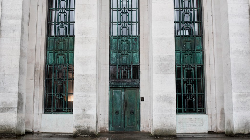 v o i l a , t h i s v i g o r o u s v e r d i g r i&nbsp;s