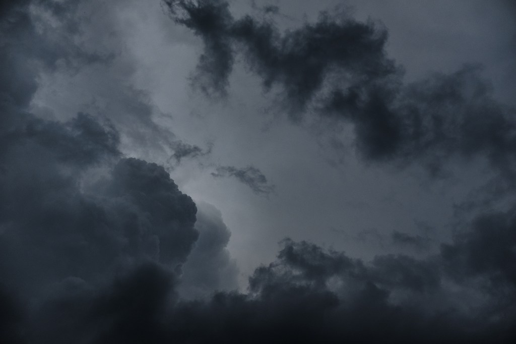 e x p l o s i o n s i n t h e s k&nbsp;y