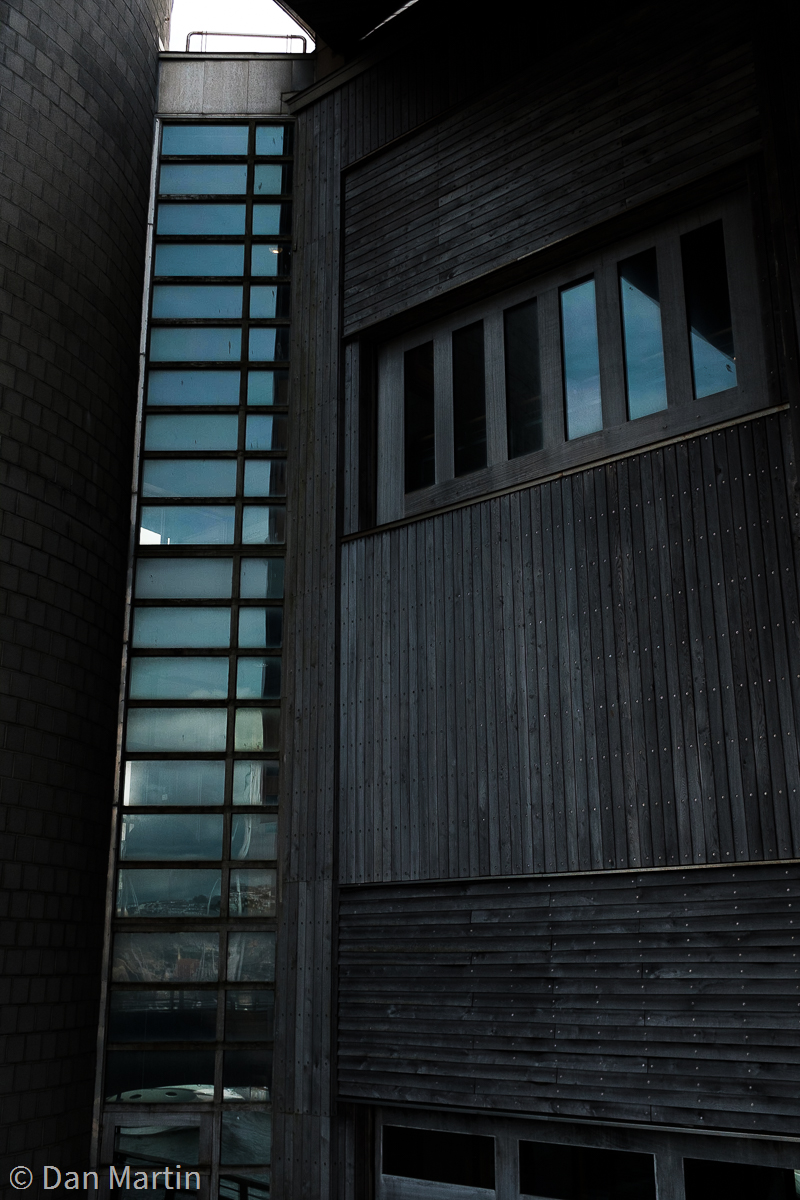 m o n o c h r o m a t i c i s&nbsp;h