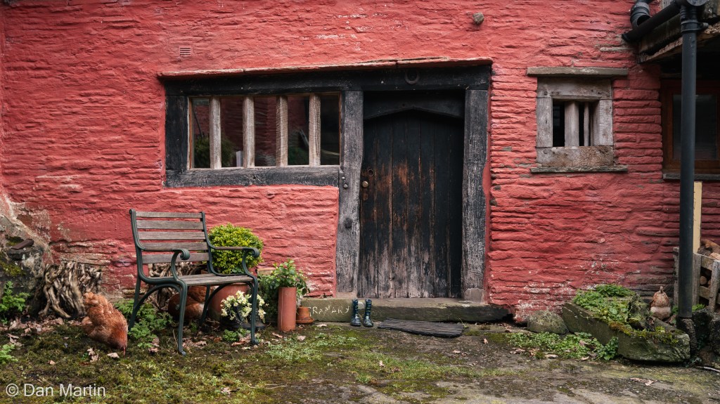 t h e r e d b a r&nbsp;n